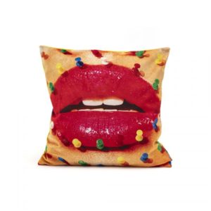 Cushion Mouth with Pins Toiletpaper